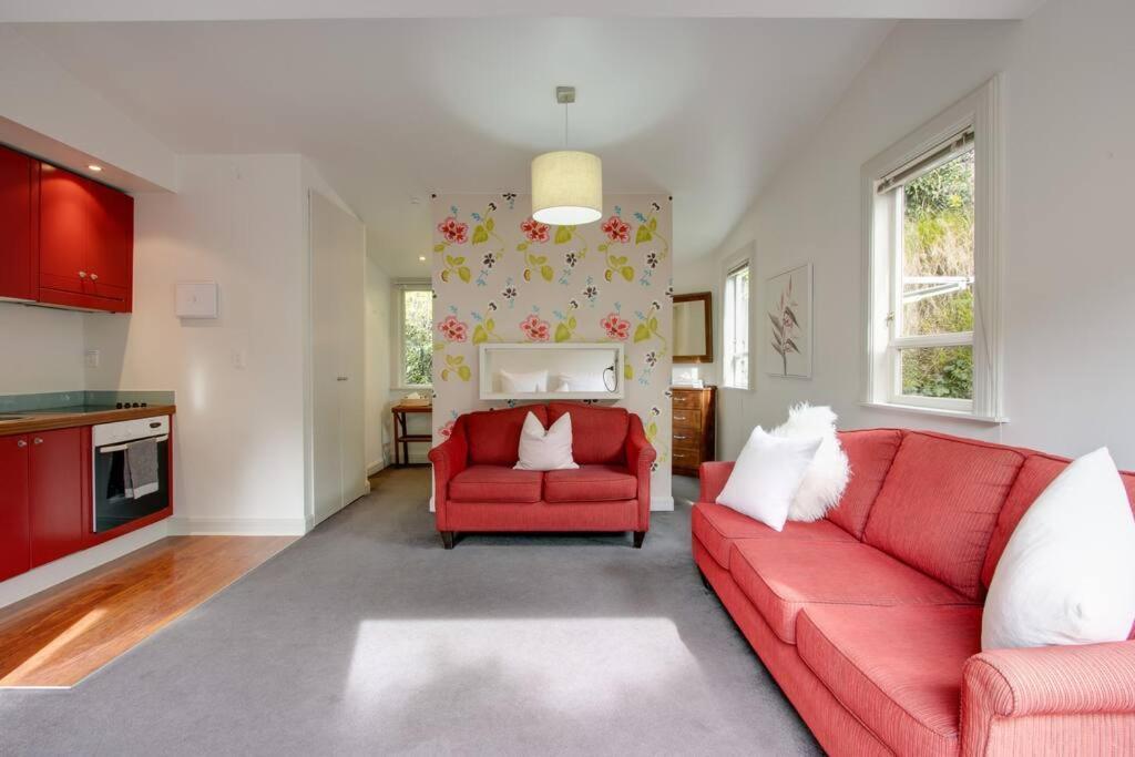 Tiny Home Big Vibes In Central Napier Exterior photo
